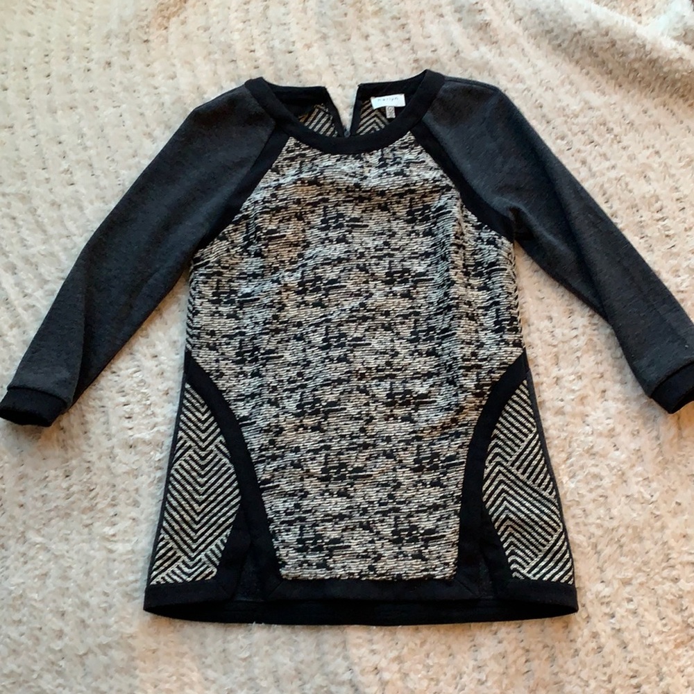 Harlyn size small tunic style sweatshirt